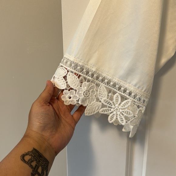white silky wedding robe worn once ONE SIZE - Picture 2 of 4